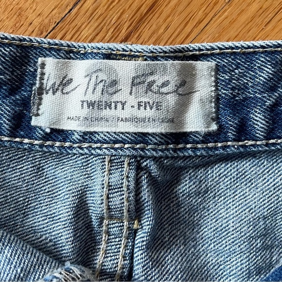 We The Free Women’s Denim Frayed Hem, Button Fly , High Waisted Women Shorts - Picture 2 of 3